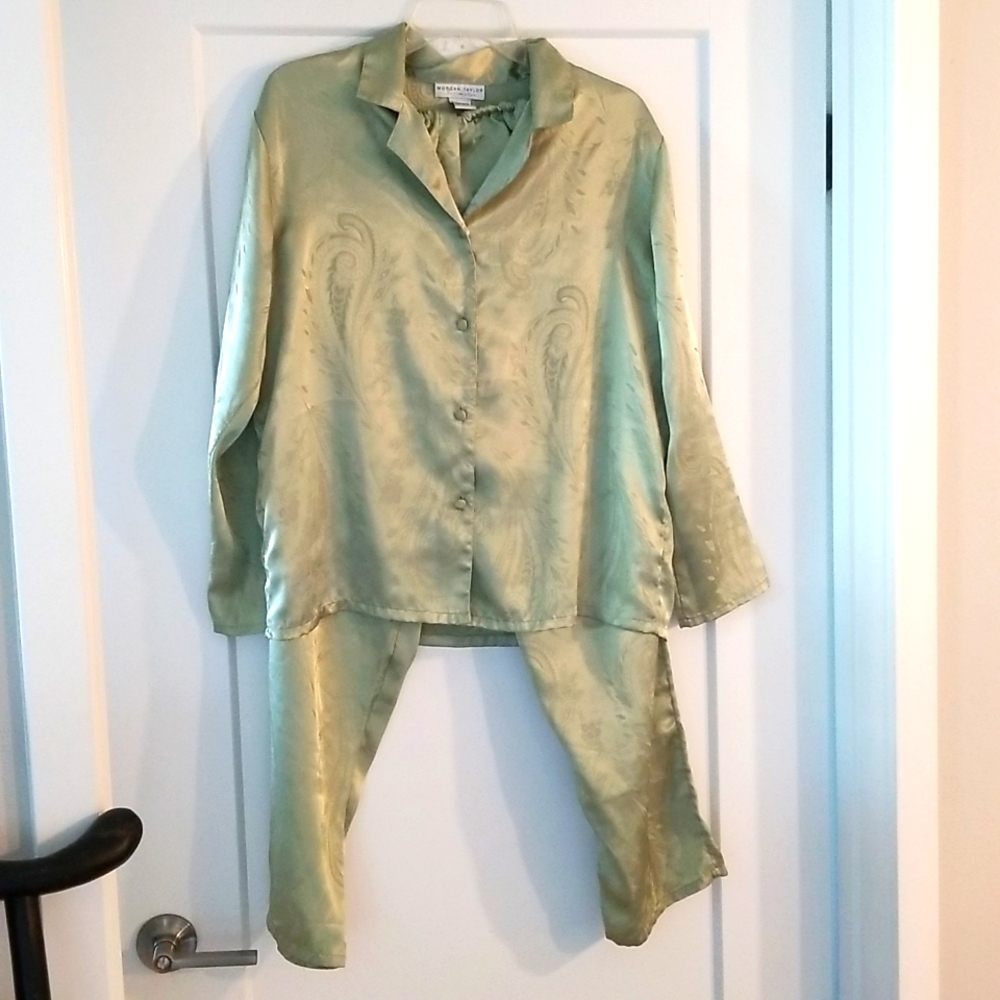 Morgan Taylor Intimates Olive Green   Silk Like Pajama Set Size S
